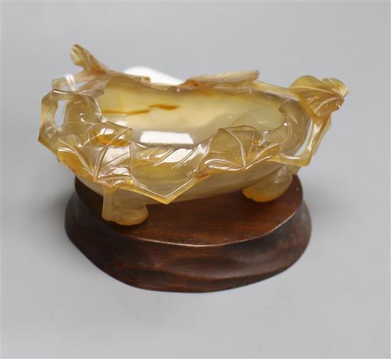 A Chinese chalcedony brush washer